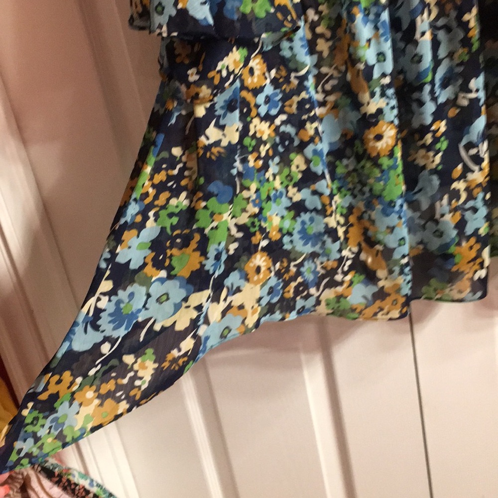 Beautiful sheer top or coverup oversized! Fits more like a 22/24 - Picture 4 of 6